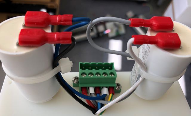 Kondensatoren mit Stecker